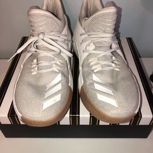 Damian Lillard- basketball shoes! Low-top!